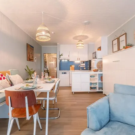 B At C - A Trendy Flat With A Vintage Feel, Outdoor Swimming Pool And Lateral Sea View! * Ostend