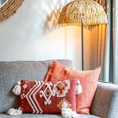 B At C - A Trendy Flat With A Vintage Feel, Outdoor Swimming Pool And Lateral Sea View! *