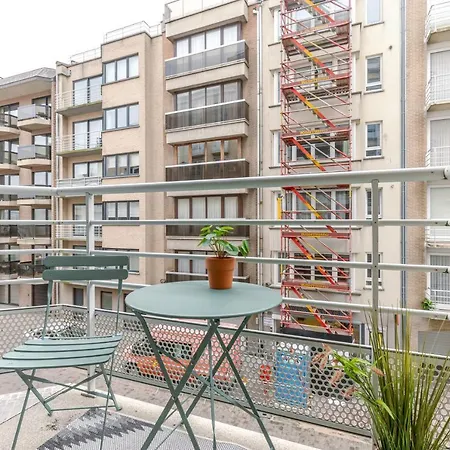 B At C - A Trendy Flat With A Vintage Feel, Outdoor Swimming Pool And Lateral Sea View! Apartment *