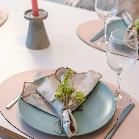 B At C - A Trendy Flat With A Vintage Feel, Outdoor Swimming Pool And Lateral Sea View!